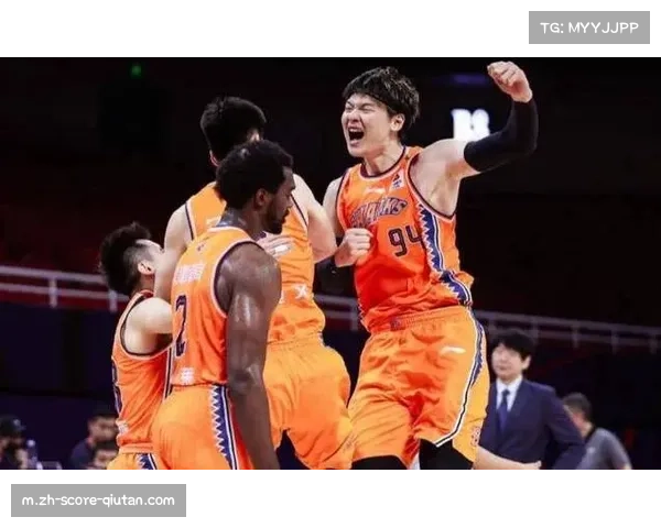 上海久事稳居积分榜次席 王哲林洛夫顿组合展现统治力